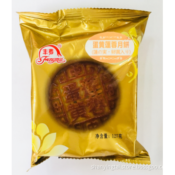 Kue Bulan Teratai Dengan Kuning Telur